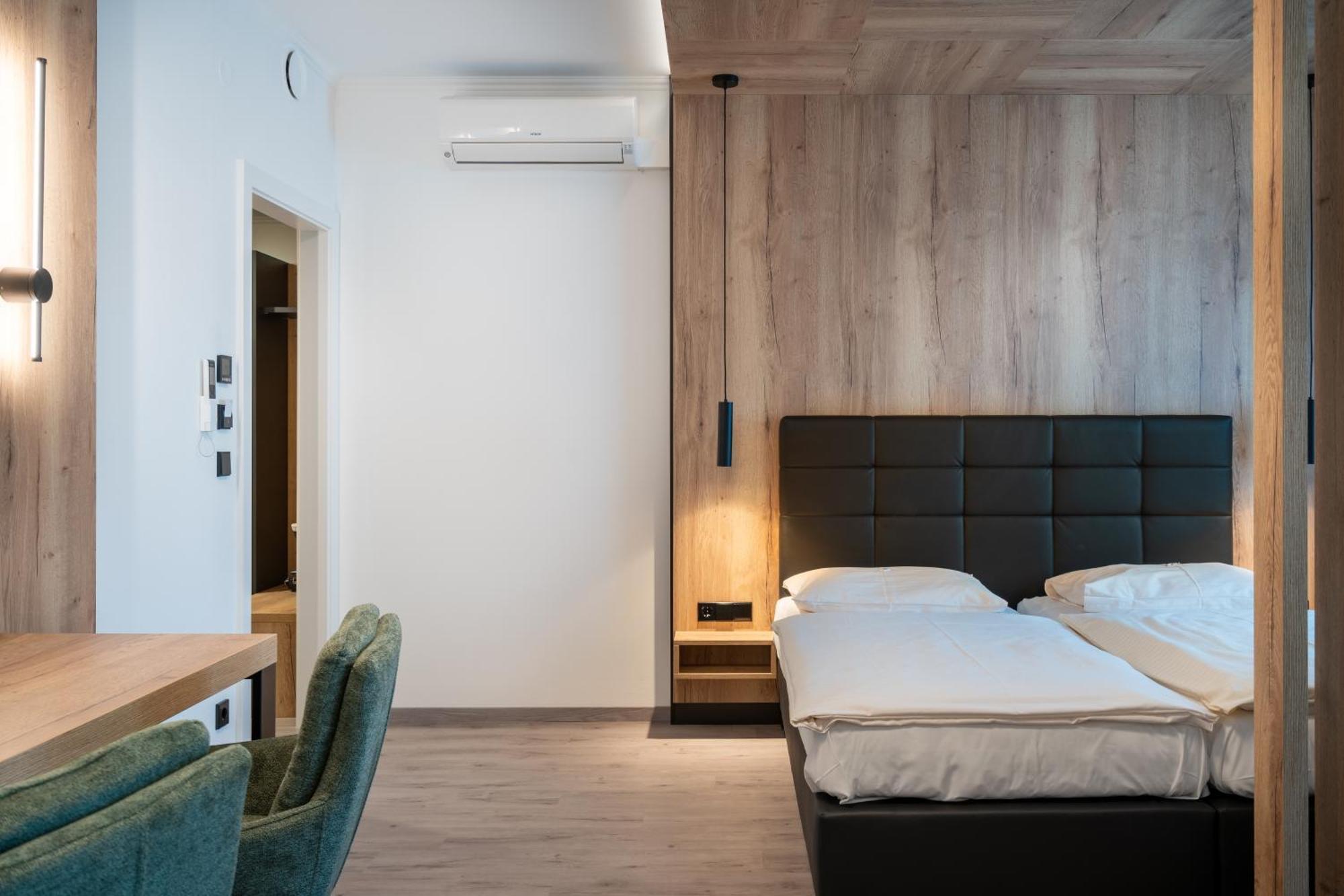 City Hotel Штоккерау Экстерьер фото
